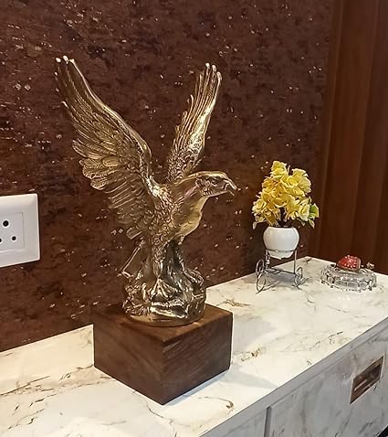 Metal Flying Eagle with Base Showpiece Decorative Statue Antique Showpiece Memento Trophy Award & Vastu Power Strength