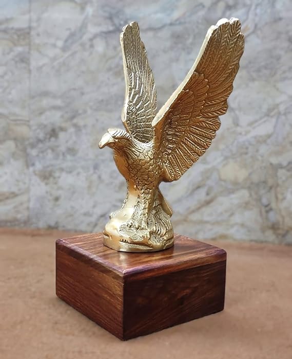 Metal Flying Eagle with Base Showpiece Decorative Statue Antique Showpiece Memento Trophy Award & Vastu Power Strength